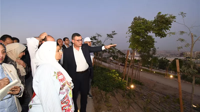 جولة مفاجئة لوزير الإسكان بمشروع حدائق «تلال الفسطاط» بمنطقة مصر القديمة
