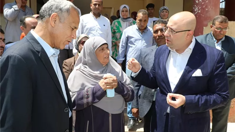 محافظ بني سويف يتفقد ختام أعمال القافلة الطبية لعلاج أمراض العيون 