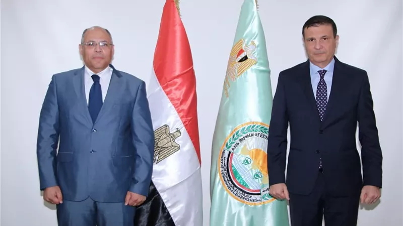 وزير الزراعة يبحث مع سفير مصر لدى الكويت تعزيز التعاون الزراعي