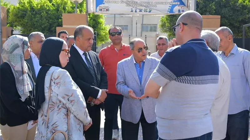 استعدادًا لانطلاق العام الدراسي الجديد.. محافظ بورسعيد يتفقد المدارس 