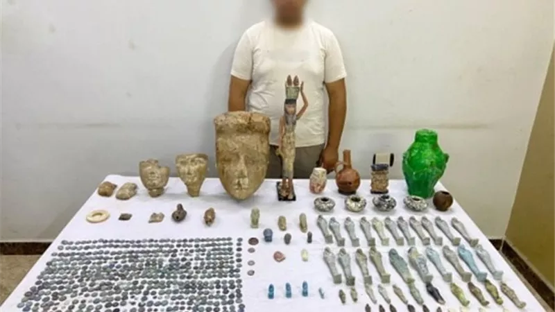 عثر معه على 577 قطعة.. ضبط متهم بالاتجار في الآثار بالمنيا