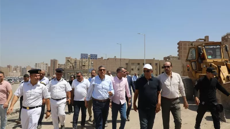 محور عمر بن العاص.. شريان جديد لتسهيل حركة المركبات بين المدن الجديدة  