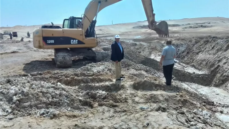 إنشاء مخر مائي لتصريف المياه حول مقابر قرية ميدوم بالواسطى 