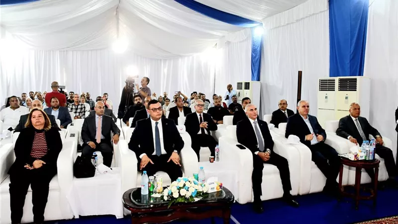 وزير الإسكان يسلم وحدات المبادرة الرئاسية 