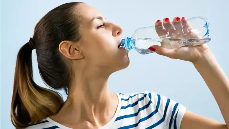 6علامات تشير إلى حاجتك لشرب المزيد من الماء