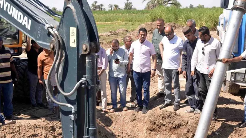 سكرتير محافظة الأقصر يتابع أعمال إصلاح كسر خط طرد الصرف الصحي بالحبيل