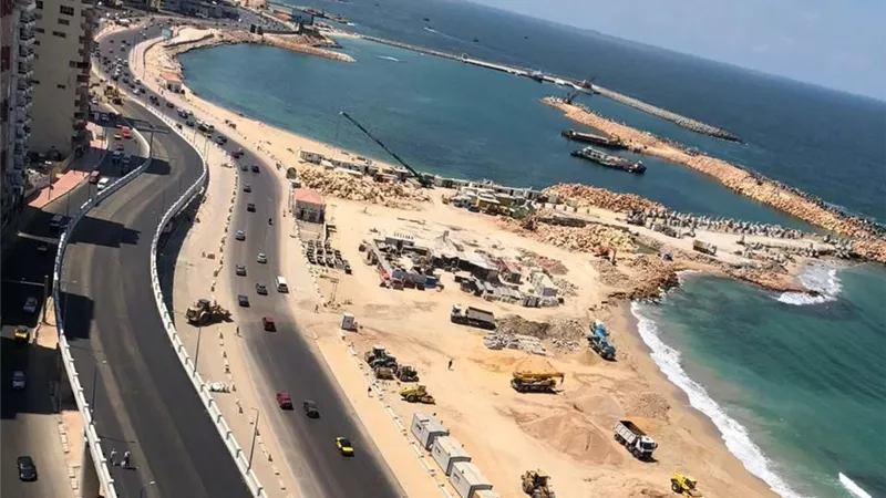 وزير الإسكان: تشغيل تجريبي لكوبري محمد نجيب لتوسعة كورنيش الإسكندرية