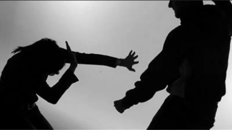 سيدة تستنجد من ضربها وتعذيبها على يد زوجها وأشقائه بالقليوبية