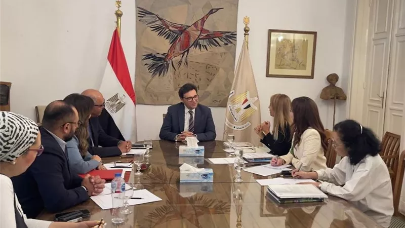 وزير الثقافة والمدير الإقليمي لليونسكو يبحثان طرق تطوير المتاحف وصون التراث الإفريقي