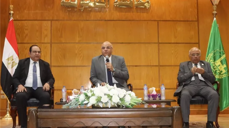 محافظ القليوبية يشارك بالندوة التثقيفية والتوعوية في مجال منع ومكافحة الفساد 