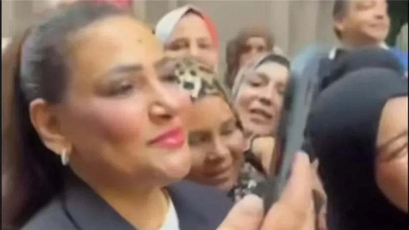  بدرية طلبة ترد على منتقديها بمقطع فيديو وسط جمهورها: 