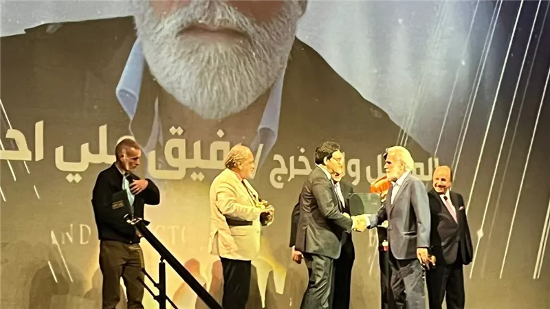 وزير الثقافة يُكرم اللبناني رفيق أحمد علي في افتتاح مهرجان القاهرة للمسرح التجريبي
