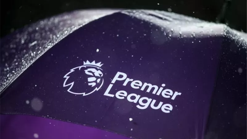 قصة لاعب| نجم الدوري الإنجليزي الذي وقع لـ3 أندية في 30 يوم