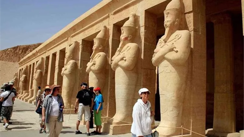 السياحة الداخلية..نقيب السياحيين يكشف سر «السوشيال ميديا» في زيادة الإقبال