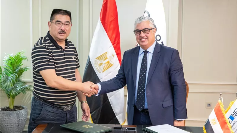 اقتصادية قناة السويس توقع عقد مشروع 