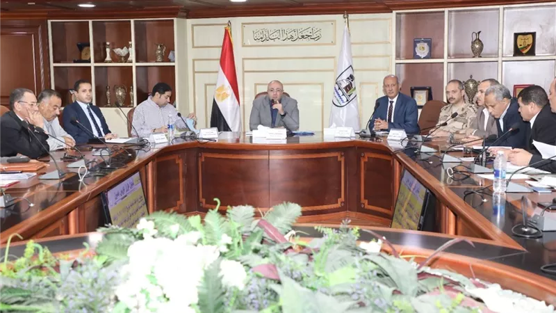 محافظ بني سويف يناقش مستجدات العمل في ملف تقنين أراضي الدولة