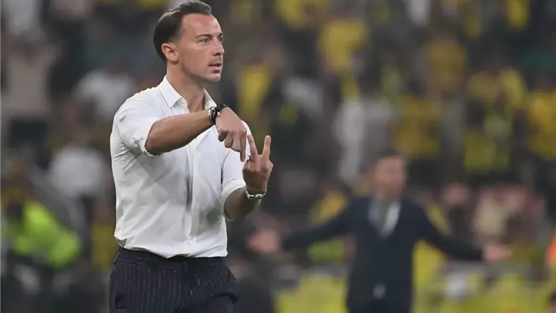 أهلي جدة السعودي ينجح في تمديد تعاقد ماتياس يايسله لعامين إضافيين 