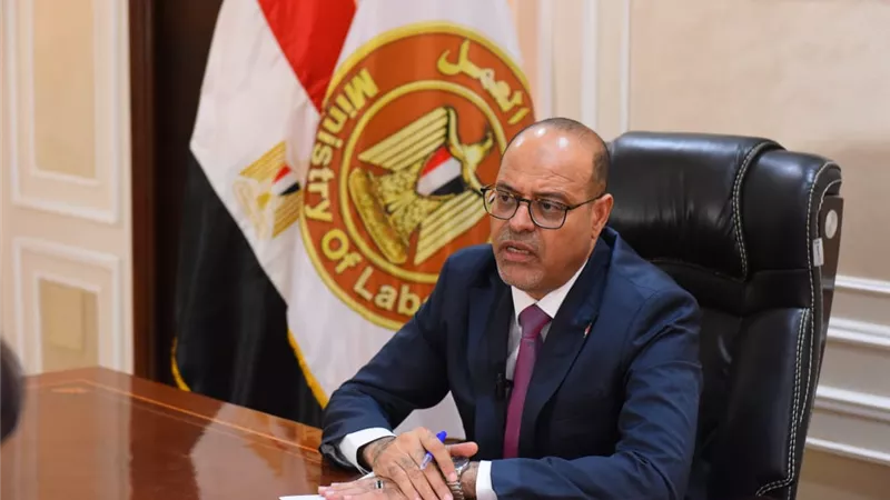 بدء توافد ممثلي أصحاب الأعمال على مكاتب العمل لتوثيق العقود