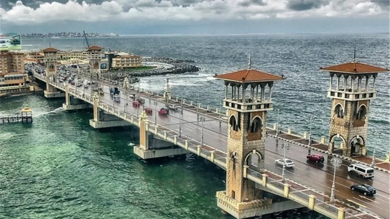 بعد تداول فيديو عن تهالك كوبري استانلي.. الإسكندرية تضع خطة للتطوير 
