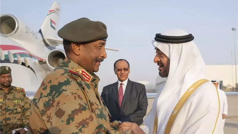بعد الحظر الإماراتي على الخرطوم.. هل تكون مصر بوابة صادرات المعادن السودانية؟