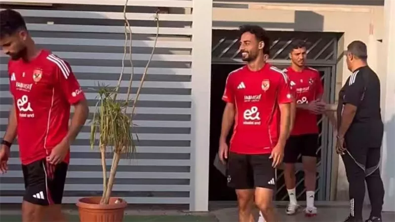 10 ألقاب.. أرقام أحمد عبد القادر مع الأهلي بعد رحيله للكرمة العراقي