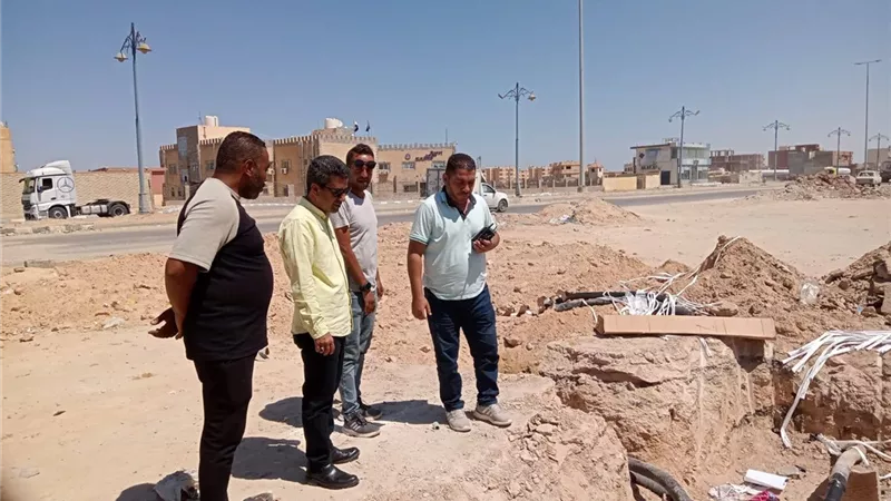  مطروح تُسرع في إنارة الطريق الدولي وتطوير الشوارع الرئيسية