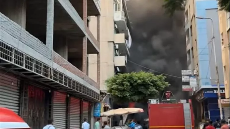حريق هائل في معرض دراجات نارية بالإسكندرية.. والحماية المدنية تسيطر