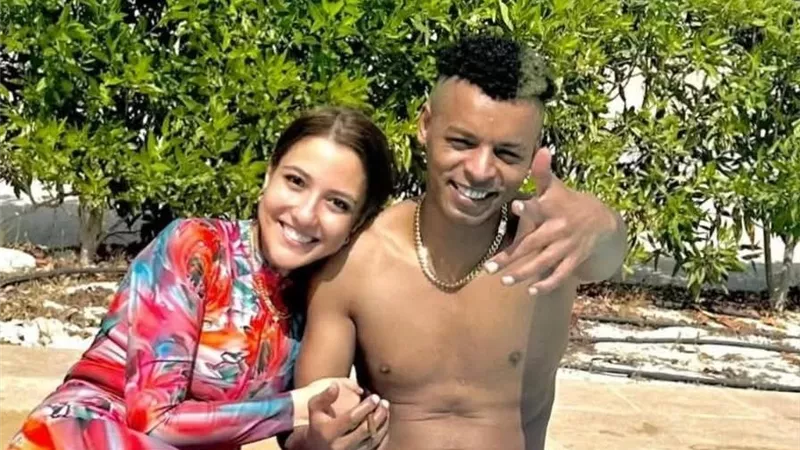 مي كساب تروج لأغنيتها 