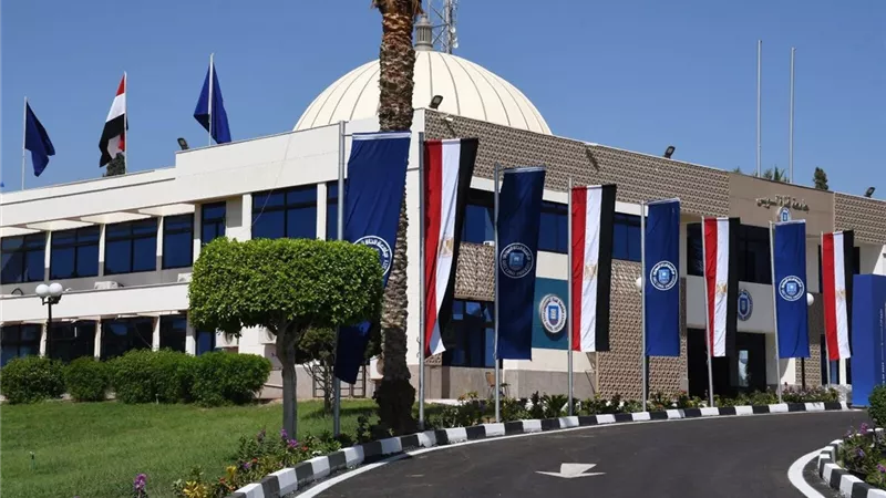 جامعة قناة السويس تعلن فتح باب التقدم لجائزة الأبحاث العلمية لخدمة المجتمع