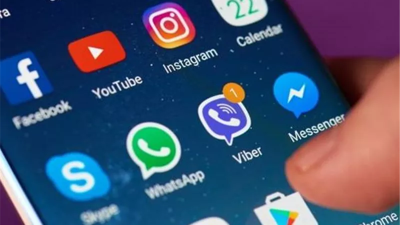 الهواتف الذكية تهدد طفولة جيل ألفا في السعودية