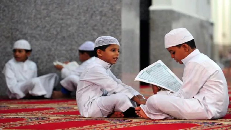 هل يجوز الحصول على أجر مقابل تعليم القرآن الكريم؟ .. عالم أزهرى يجيب | فيديو