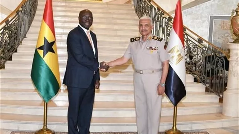 لتعزيز آفاق التعاون العسكري .. وزير الدفاع المصري يلتقي القائم بأعمال وزير دفاع غانا