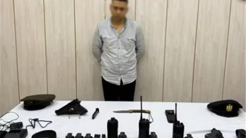 «طبنجة ولاسلكى».. عاطل ينتحل صفة ضابط للنصب على المواطنين في الزيتون