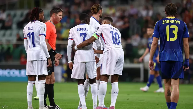 إصابة عثمان ديمبلي تشعل فتيل أزمة جديدة بين سان جيرمان ومنتخب فرنسا