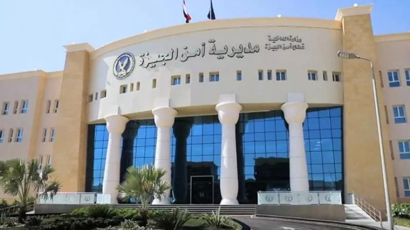 القبض على خادمة استولت على 500 ألف جنيه من حساب 