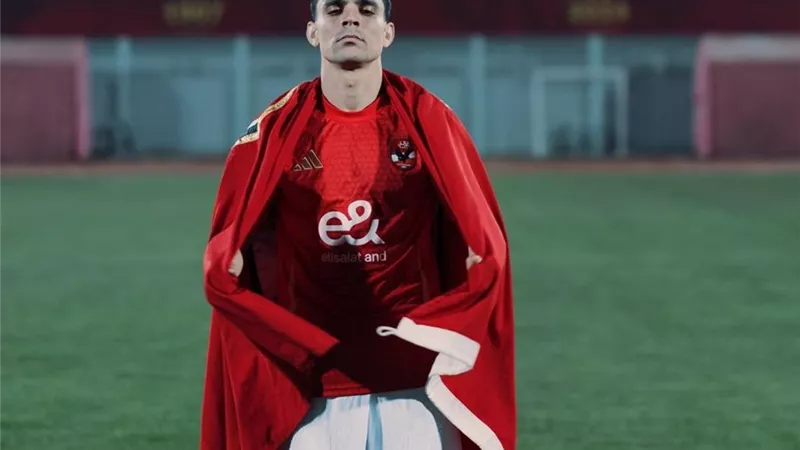 الأهلي يقييم مستوى أشرف بن شرقي لحسم موقفه نهاية الموسم