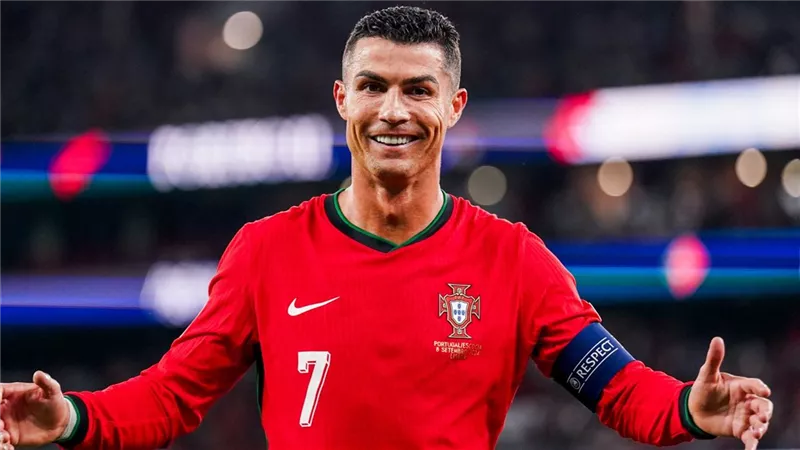 بعمر الأربعين.. رونالدو يواصل تحطيم الأرقام ويقترب من هداف التصفيات التاريخي 