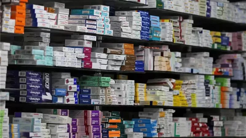 “بنعدّ الأنفاس قبل الشريط ما يخلص”.. نقص أدوية القلب يضاعف معاناة المرضى
