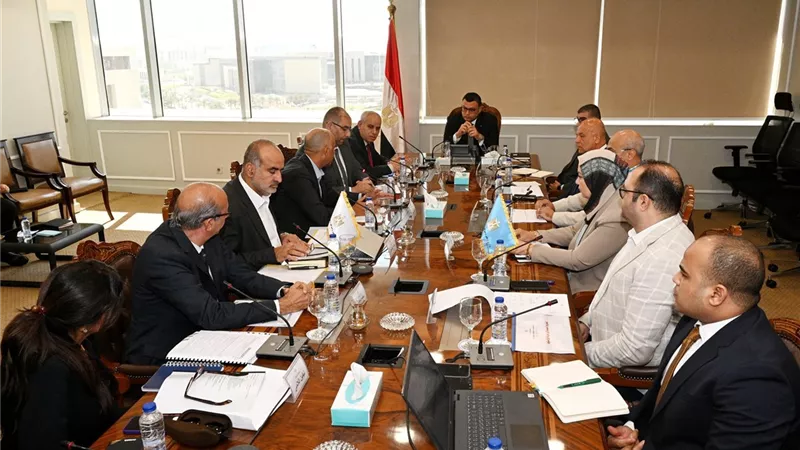  وزير الإسكان وممثلو أوراسكوم يتابعان الموقف التنفيذي لعدد من المشروعات
