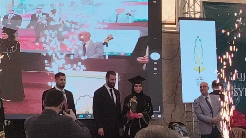 فيديو| أحمد الشرع يحضر حفل تخرج زوجته لطيفة من كلية العلوم الإنسانية