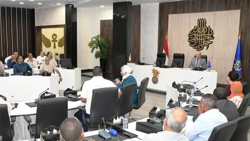 محافظ أسوان: نتحرك بخطوات جادة لتطبيق قانون الإيجار 