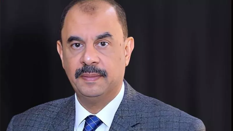 توقيع عقود تأجير وحدتي إنتاج الملابس وتصنيع الورق بسوهاج