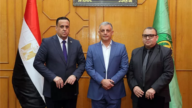 مجلس الدراويش يشكر اللواء أركان حرب أكرم جلال محافظ الإسماعيلية لدعمه للنادي 
