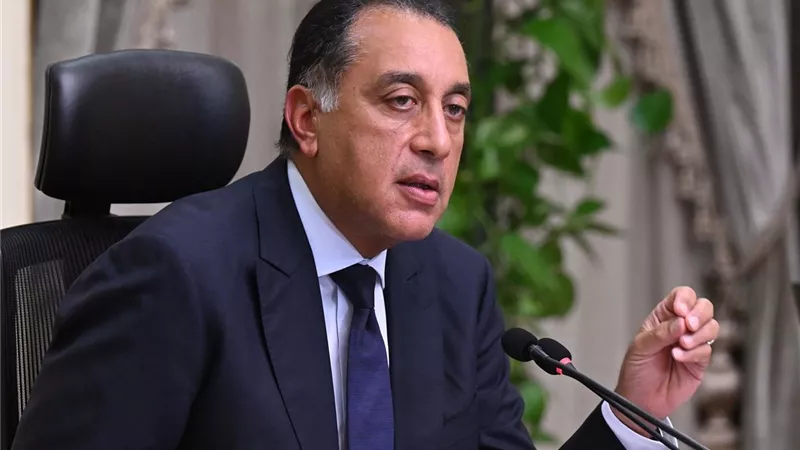 رئيس الوزراء يبدأ جولة تفقدية بعدد من مشروعات القاهرة التاريخية