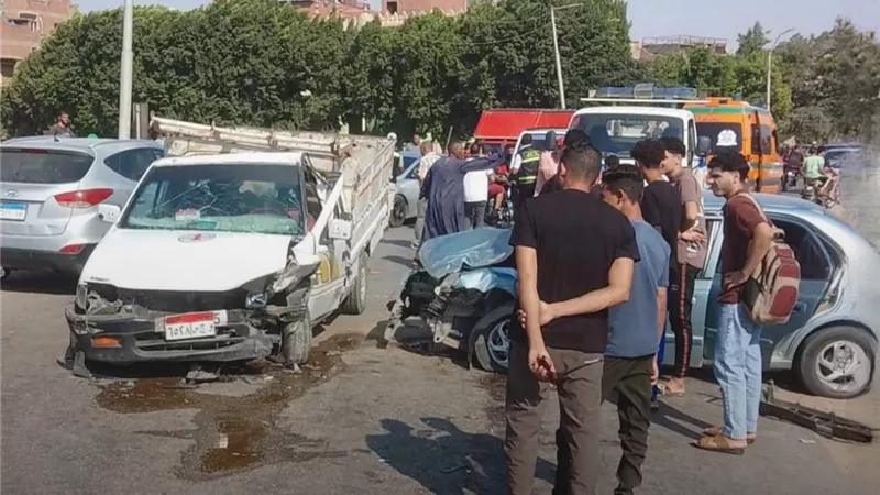 إصابة 3 أشخاص في حادث سير بطريق مدخل السجارة- إهناسيا