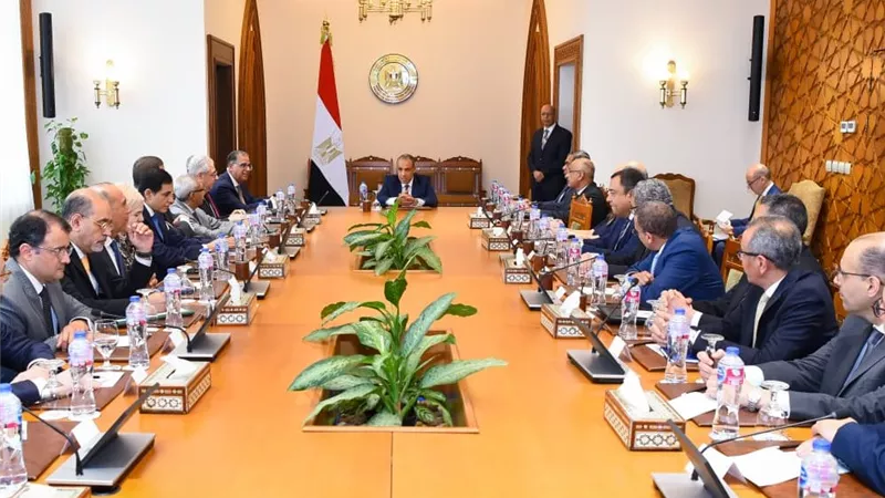 وزير الخارجية: نتحمل مسؤولية كبيرة في الدفاع عن الوطن في ظرف دقيق