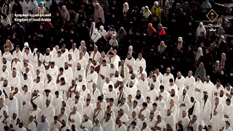 صلاة خسوف القمر من الحرم المكي بالسعودية | بث مباشر 