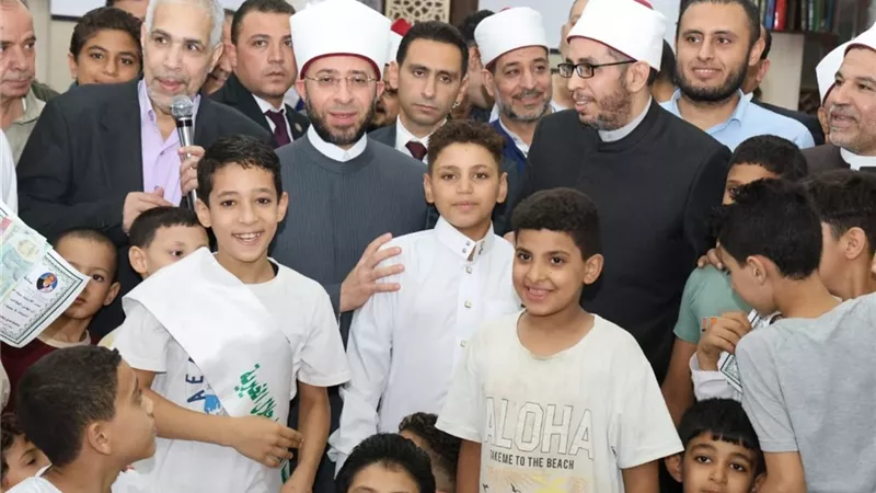 وزير الأوقاف يكرم حفظة القرآن الكريم بمسجد سيدي إبراهيم المتبولي بالمرج