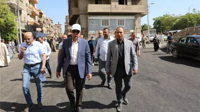 محافظ المنيا يتفقد أعمال رصف وتوسعة شارعي بورسعيد والمحكمة بأبوقرقاص