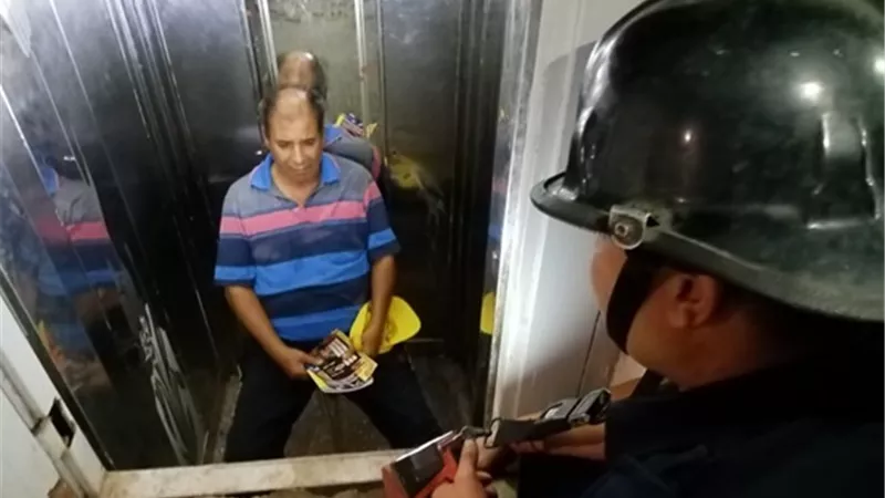 قصة مأساوية في فيلا الشروق.. مصعد ينهي حياة مسنة على كرسي متحرك  